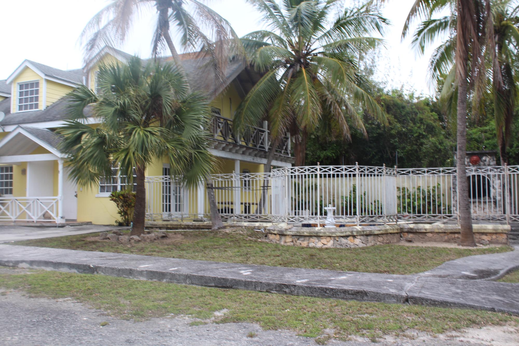 COUNTRY CLUB ESTATES