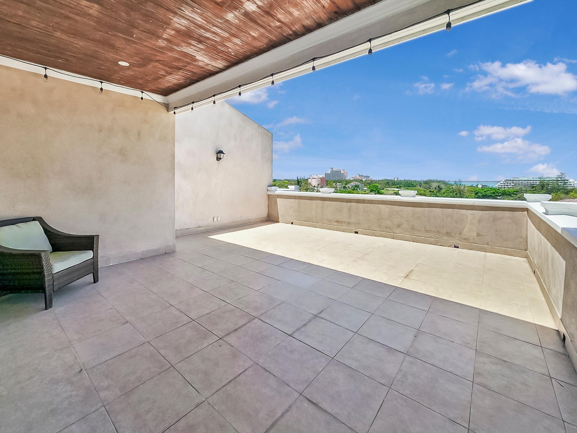 Townhouse with pool