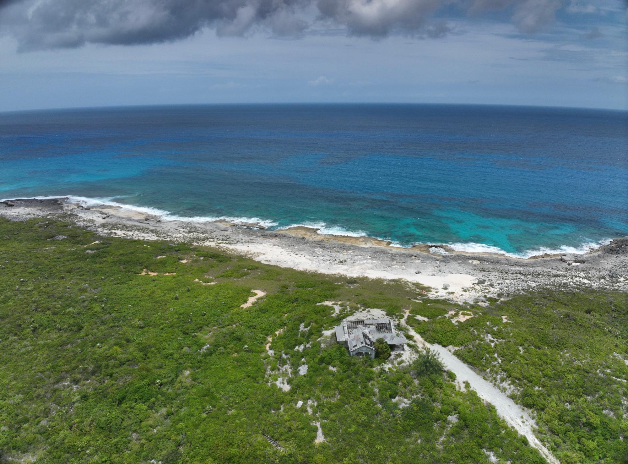 DEADMANS CAY