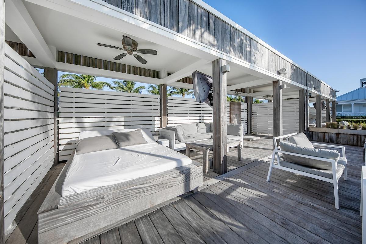 GALLEON BAY, PALM CAY
