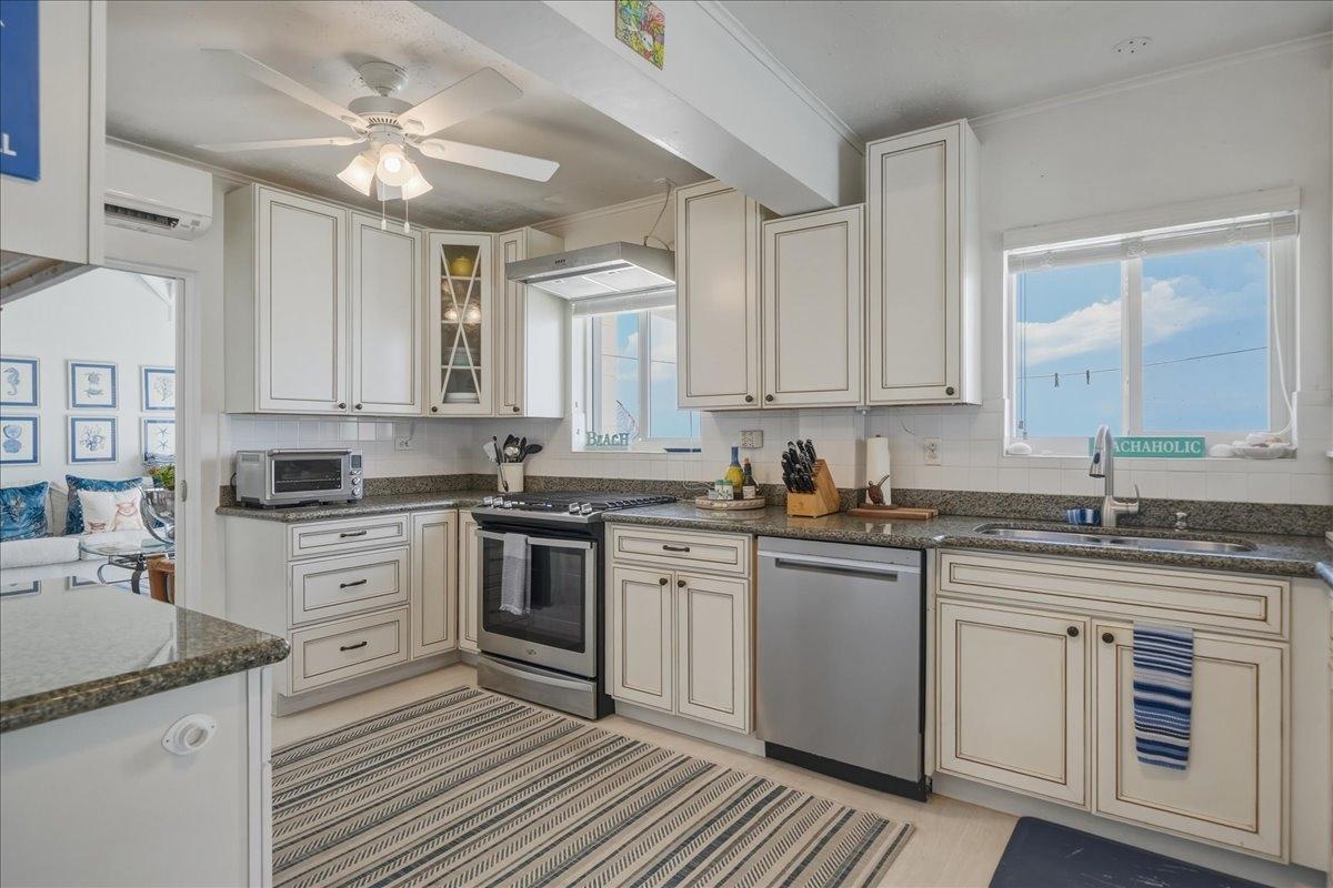 FOUR WINDS BEACH HOUSE