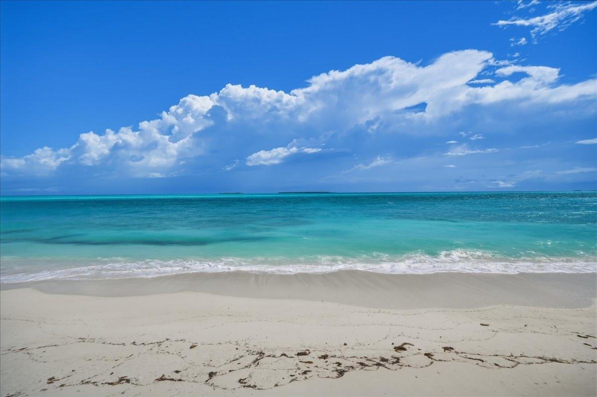 FOUR WINDS BEACH HOUSE