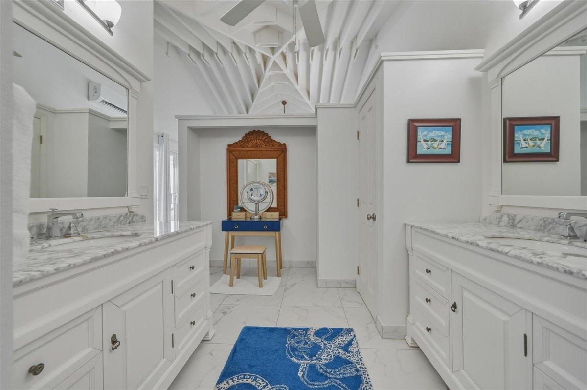 FOUR WINDS BEACH HOUSE