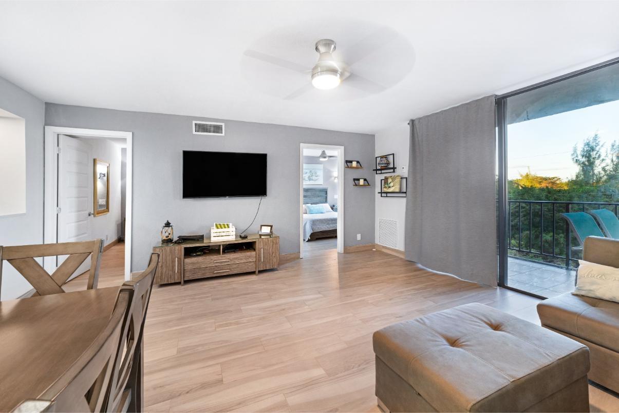 CORAL BEACH APARTMENT