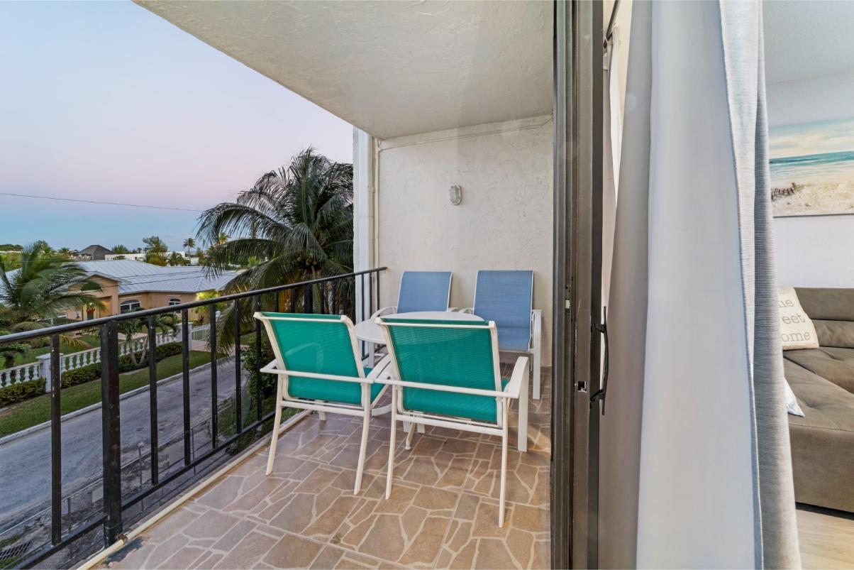 CORAL BEACH APARTMENT