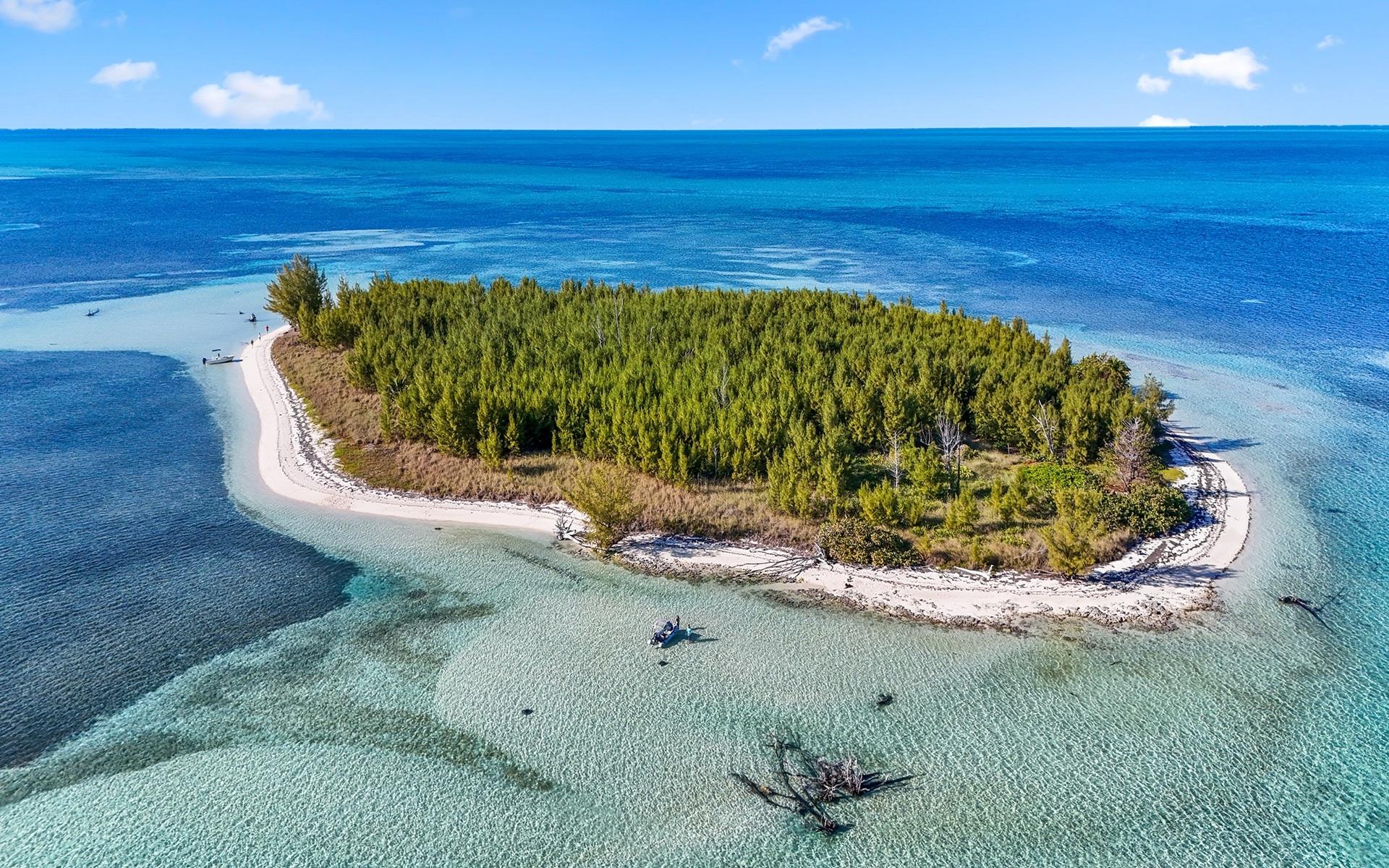 SANDY CAY, PRIVATE ISLAND