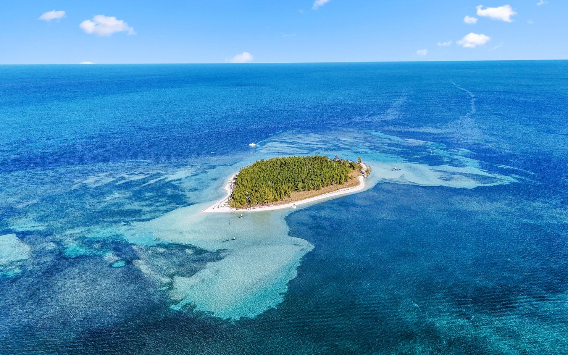 SANDY CAY, PRIVATE ISLAND
