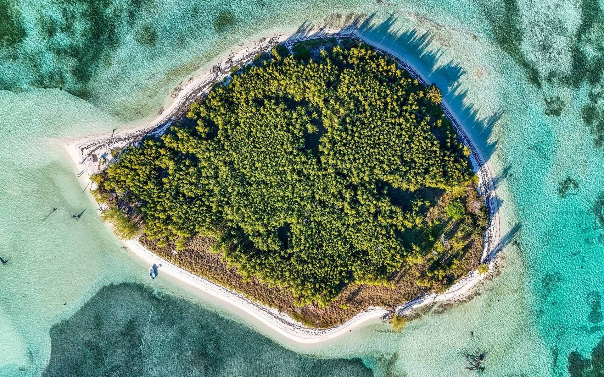 SANDY CAY, PRIVATE ISLAND