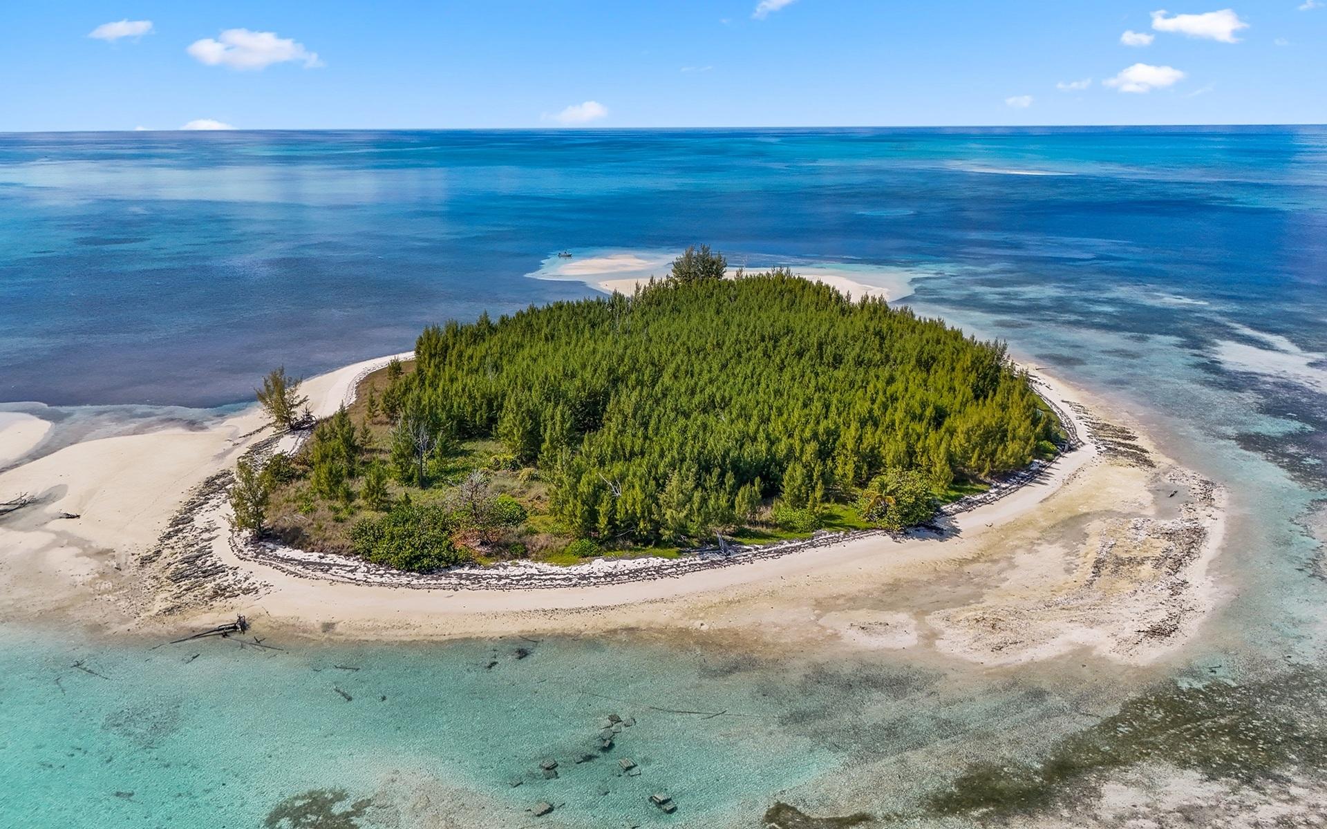 SANDY CAY, PRIVATE ISLAND