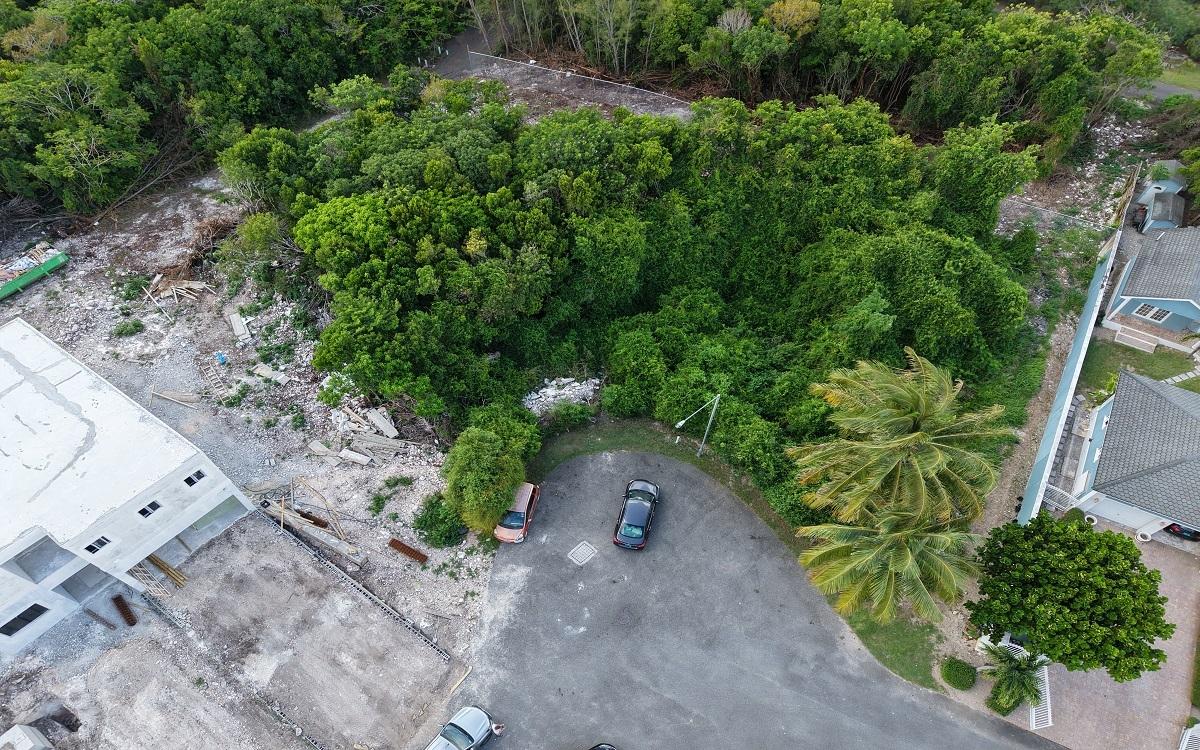 LOT 5, JACARANDA