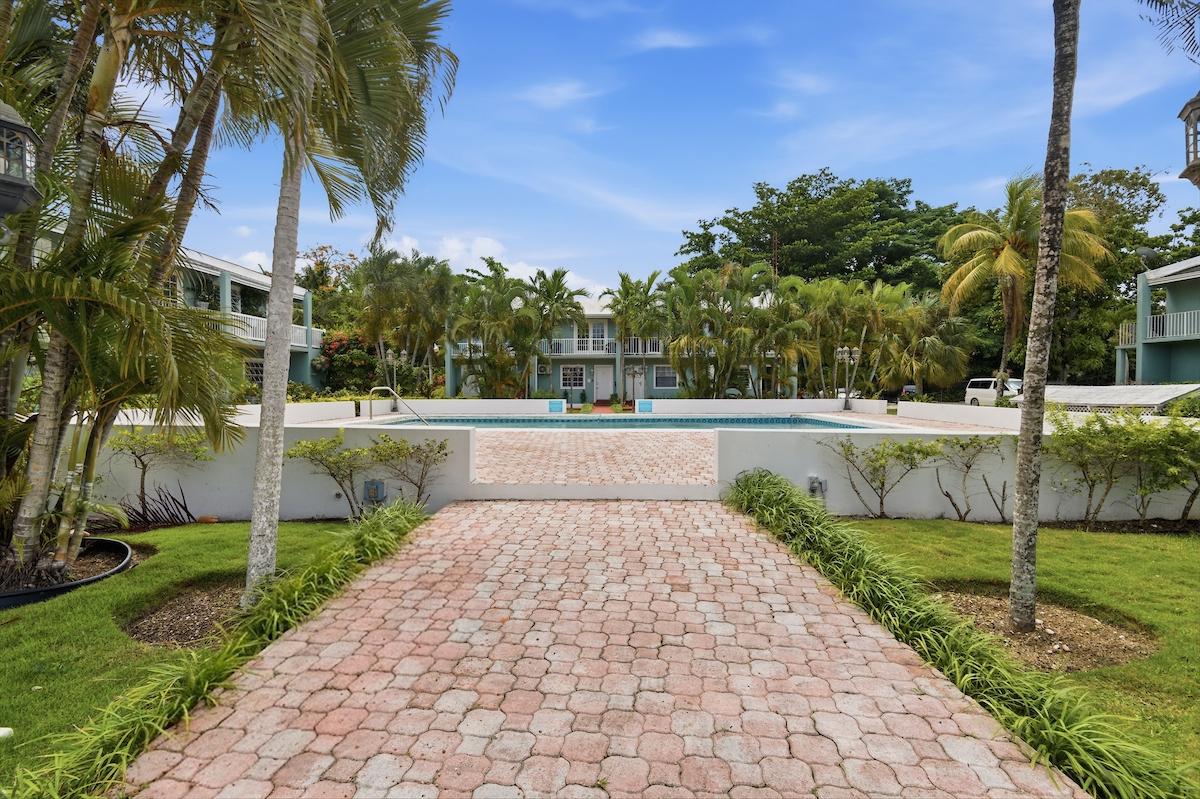 LAKEVIEW VILLAGE CONDOMIN