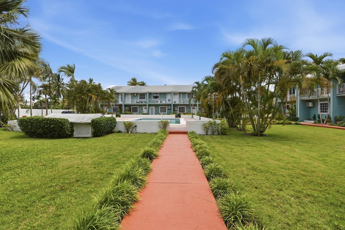 LAKEVIEW VILLAGE CONDOMIN