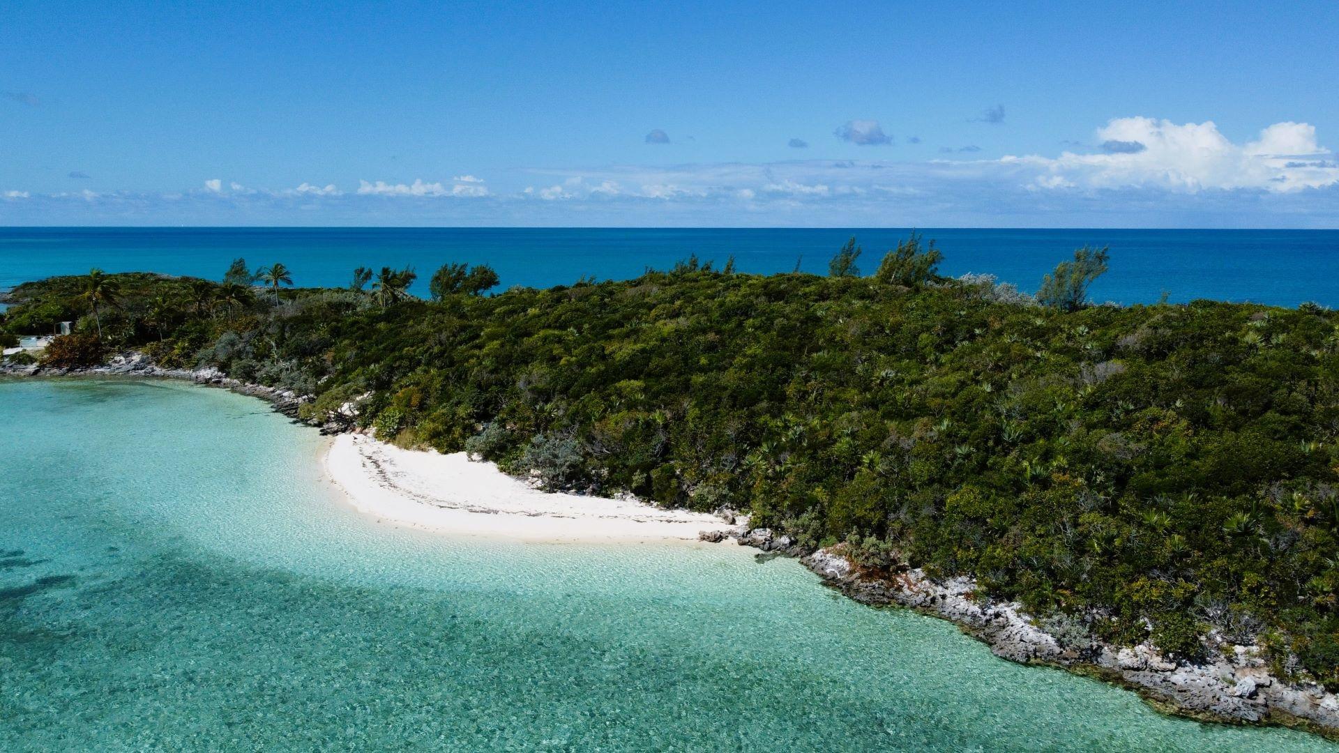 ROBERTS CAY, PRIVATE ISL.