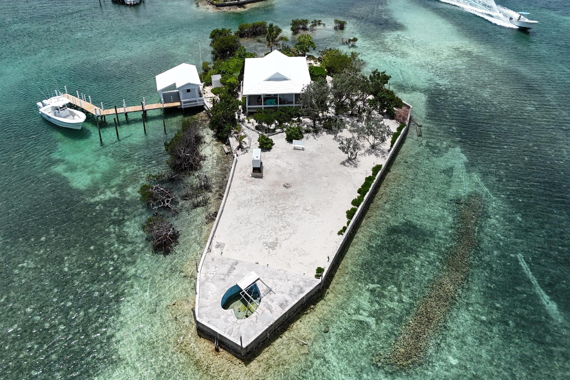 DILLY CAY