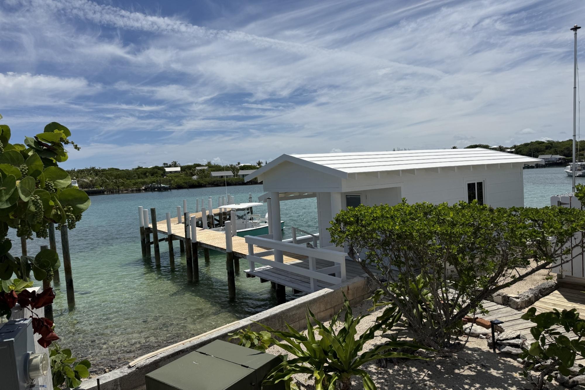 DILLY CAY