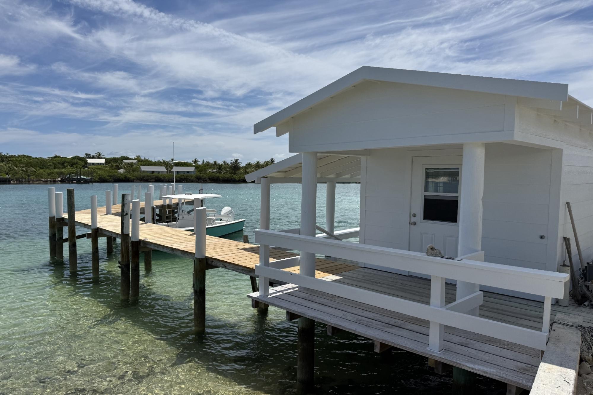 DILLY CAY