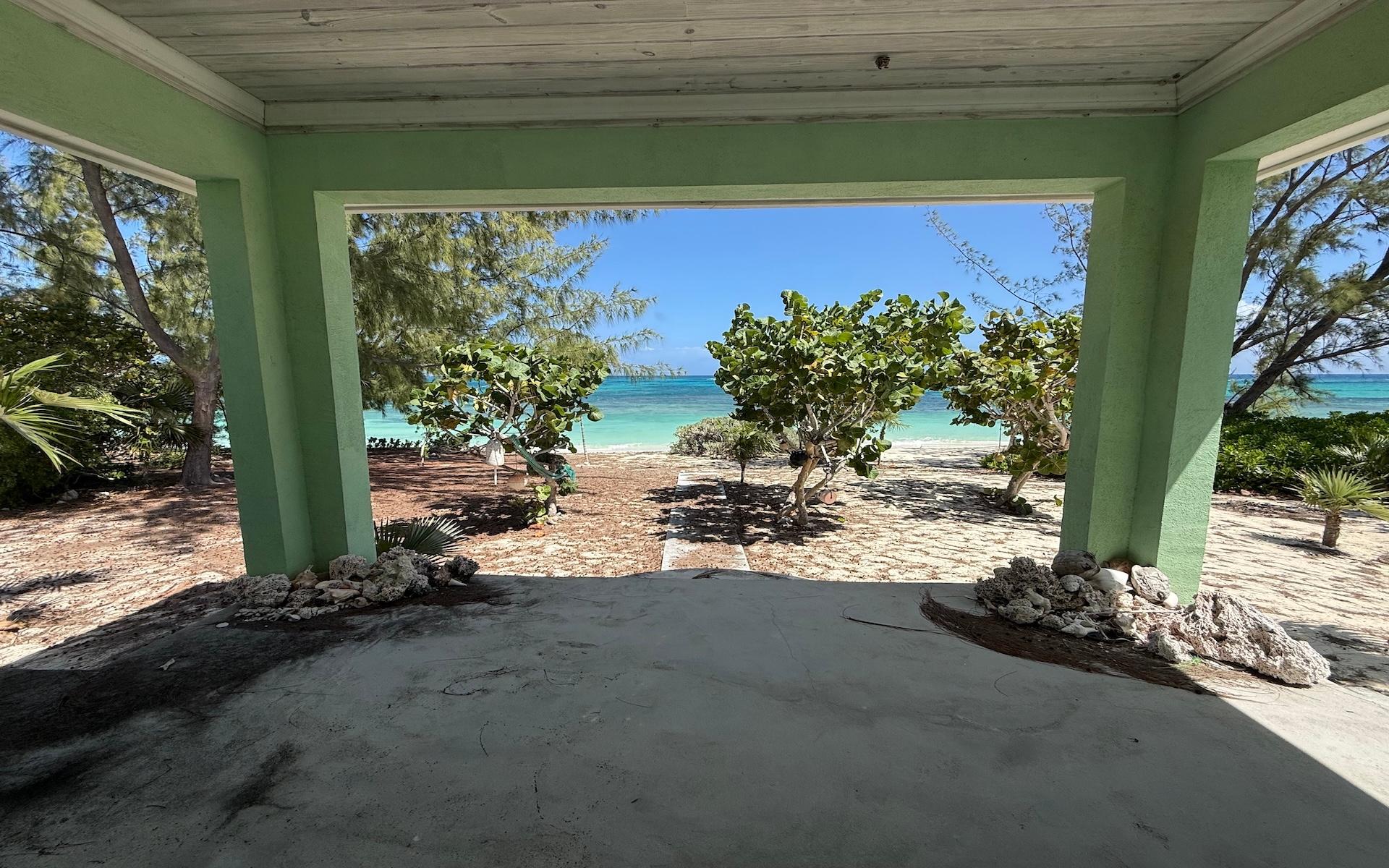 BEACHFRONT HOME PORT HOWE