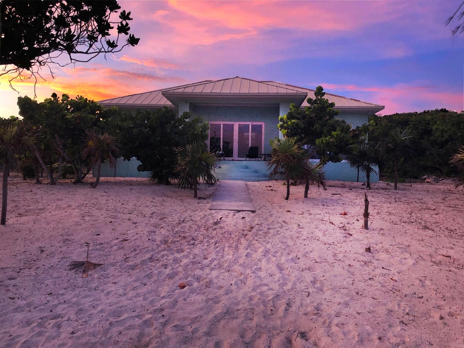BEACHFRONT HOME PORT HOWE
