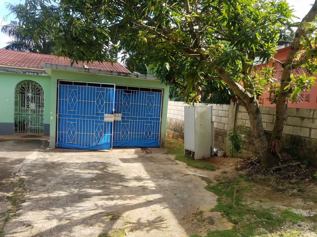 No. 8 PICCADILLY DRIVE