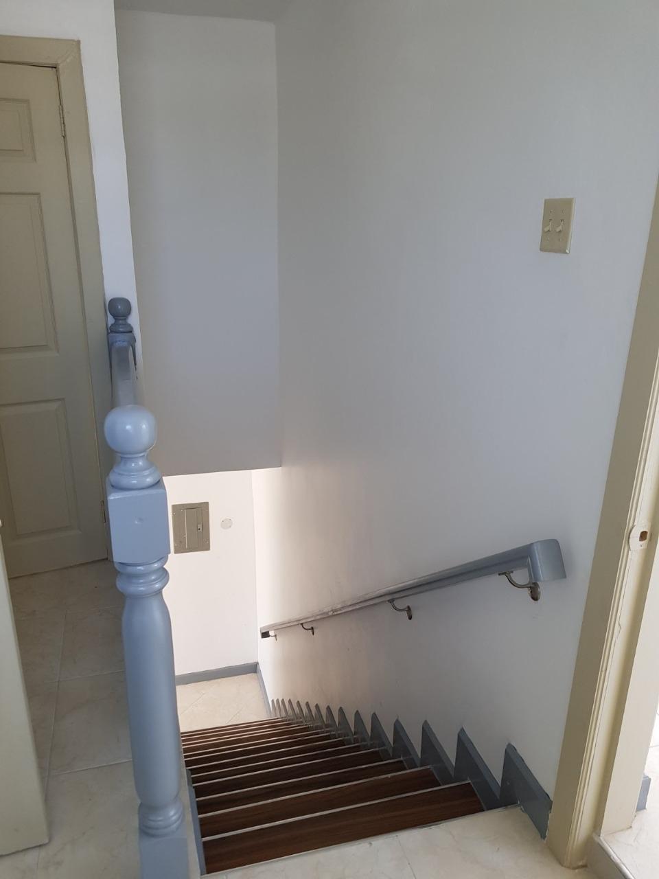 EAST CAVE DRIVE 96