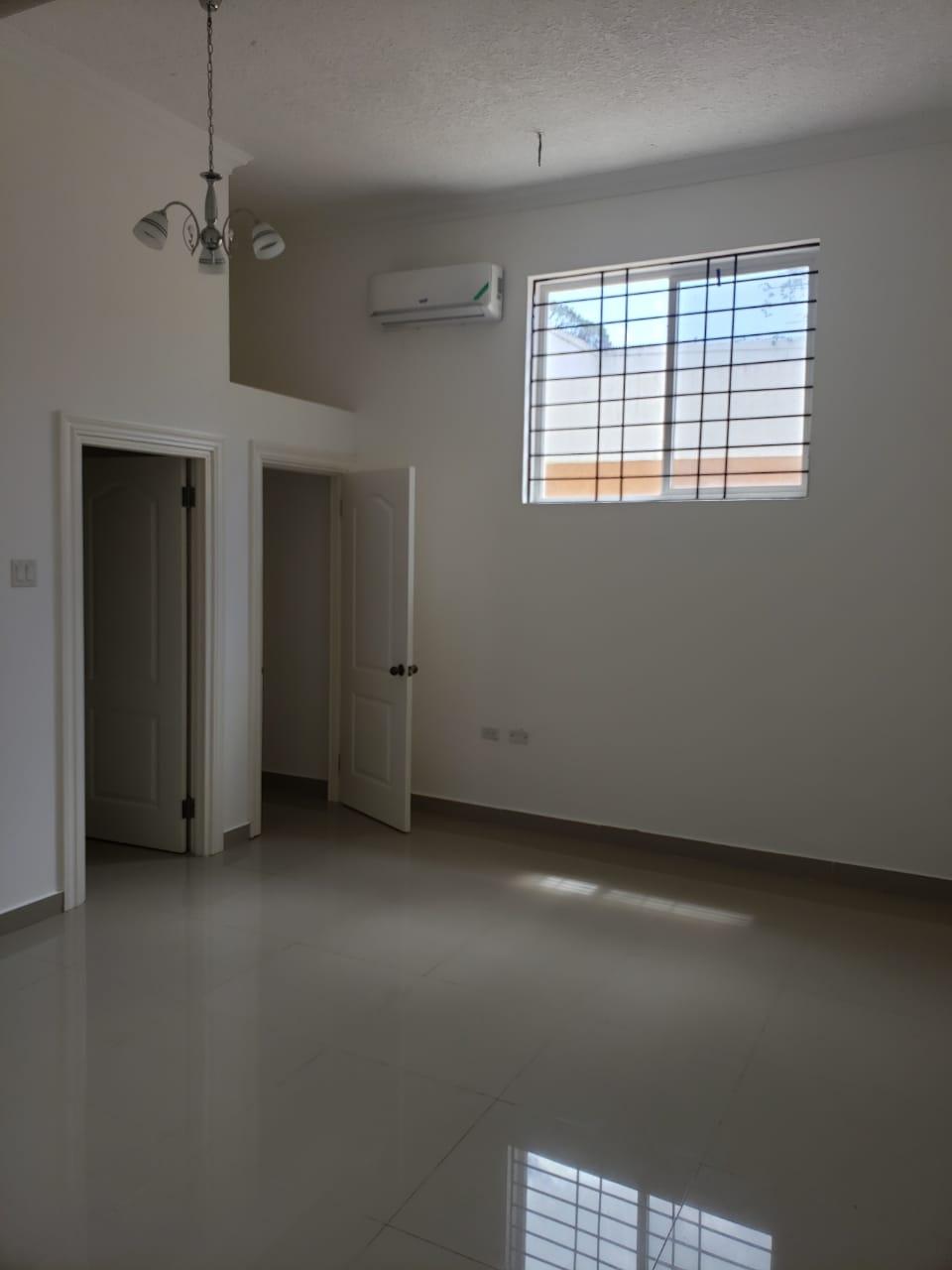 11 1/2 GROSVENOR TERRACE 12