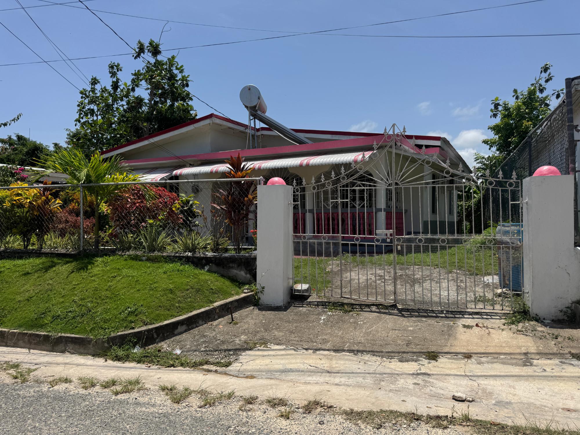 88 Mosley Drive, Lucea