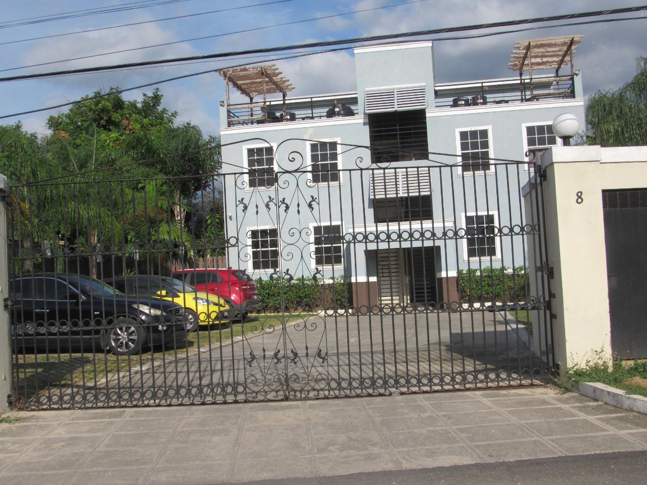 8 Hamlet Crescent 3