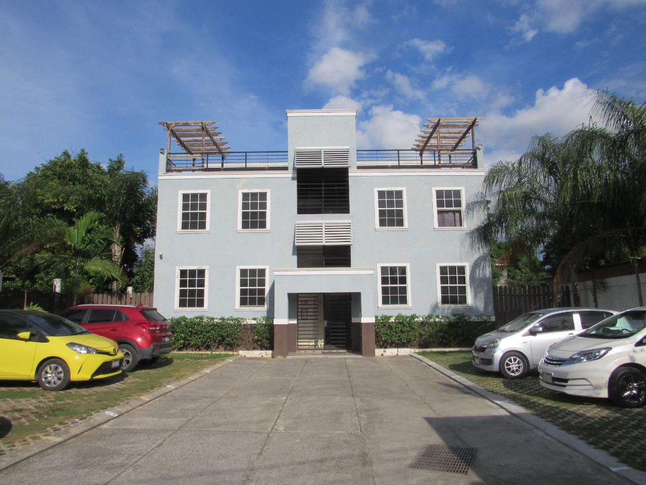 8 Hamlet Crescent 3