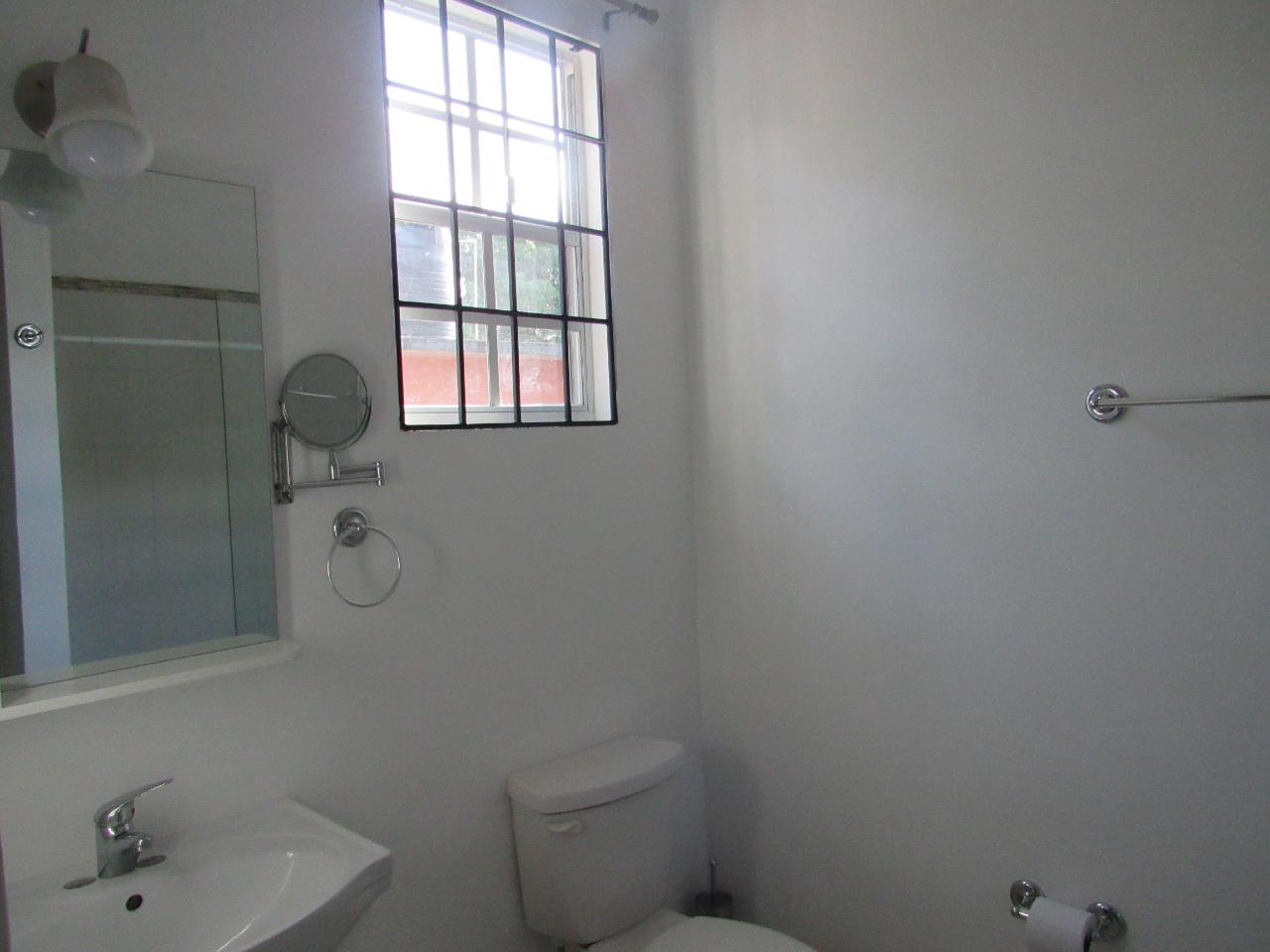 8 Hamlet Crescent 3