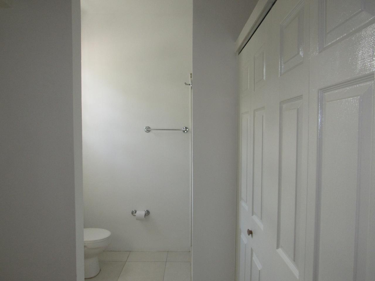 8 Hamlet Crescent 3