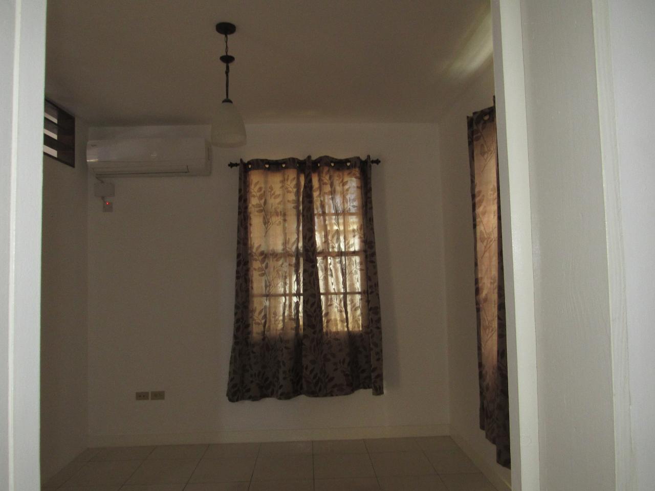 8 Hamlet Crescent 3