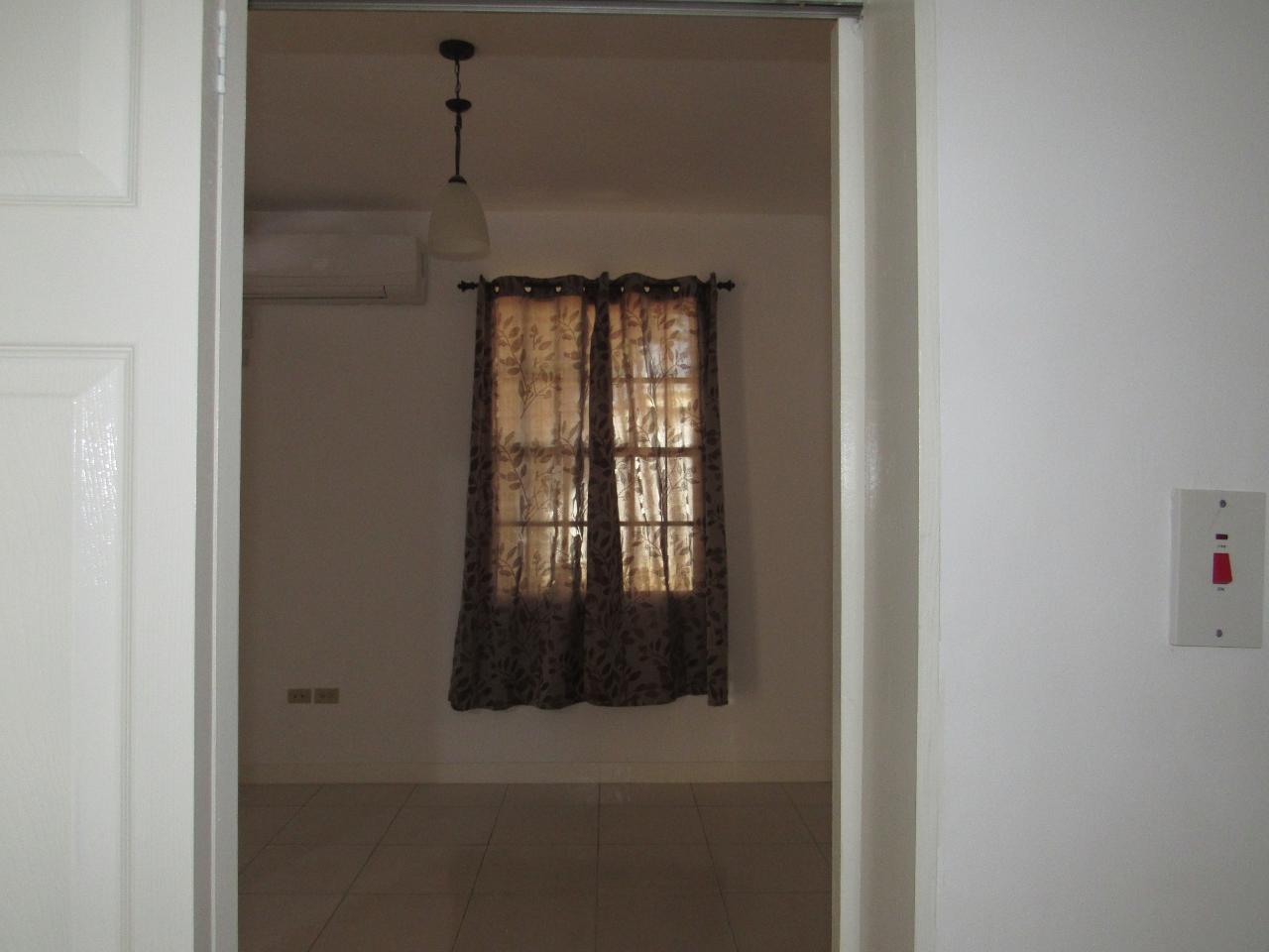 8 Hamlet Crescent 3