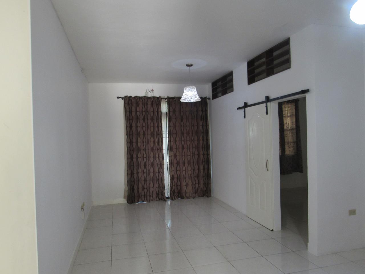 8 Hamlet Crescent 3