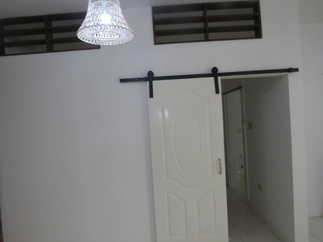 8 Hamlet Crescent 3