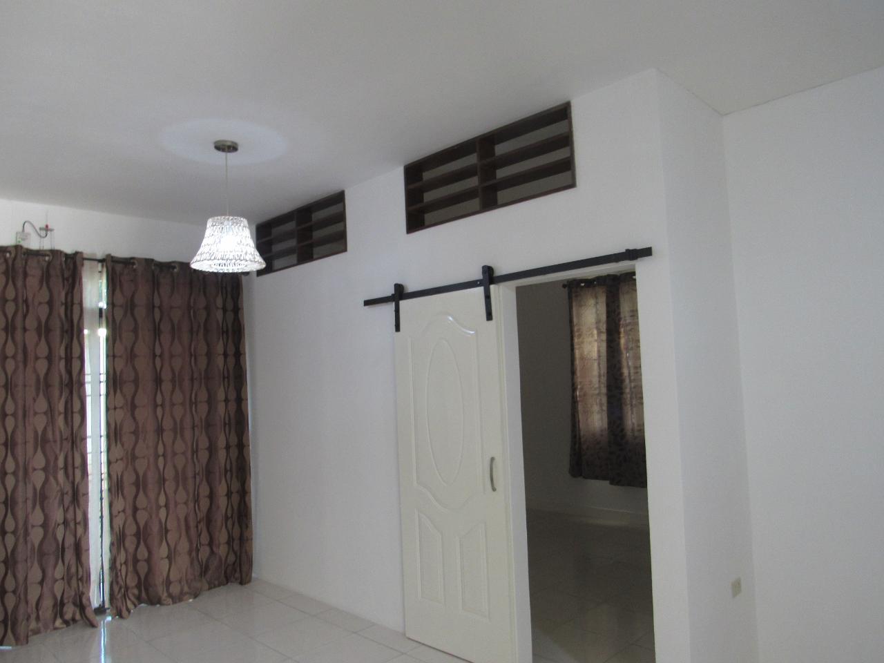 8 Hamlet Crescent 3