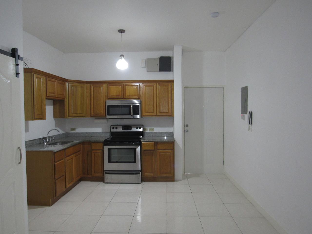 8 Hamlet Crescent 3