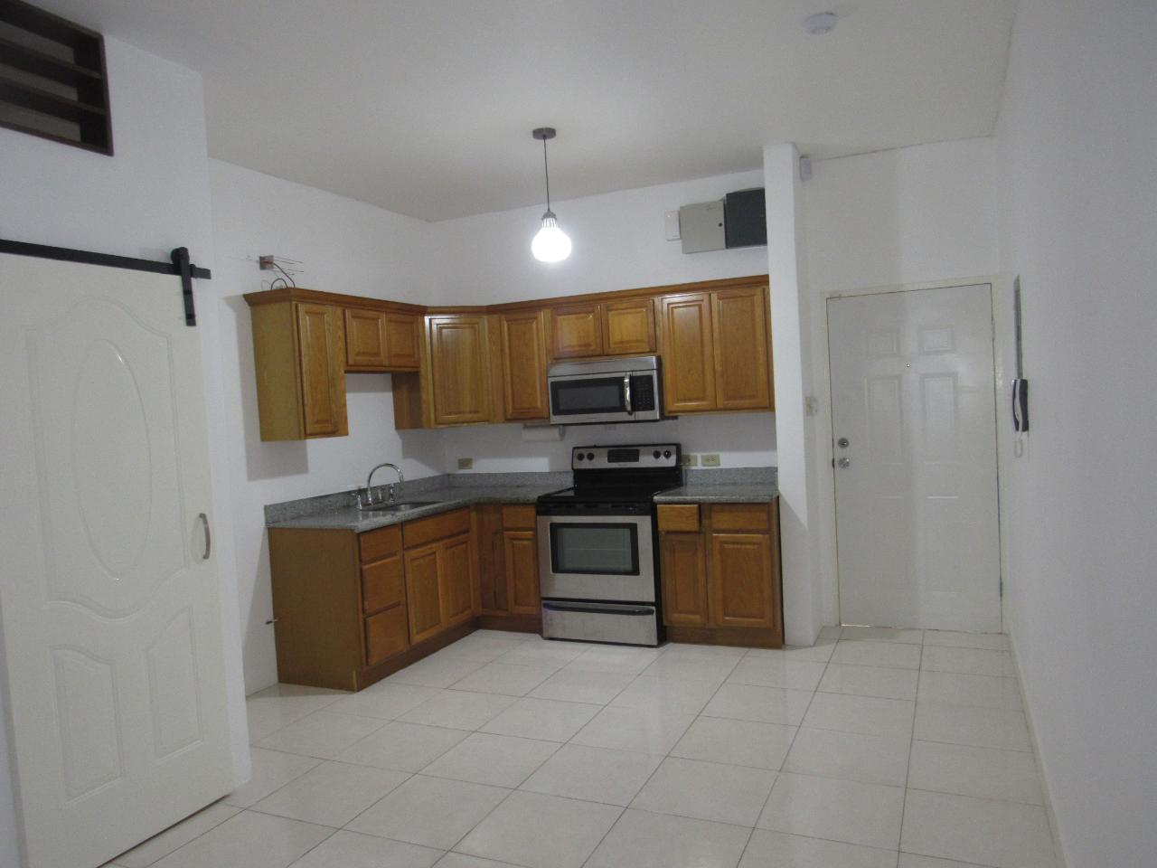 8 Hamlet Crescent 3