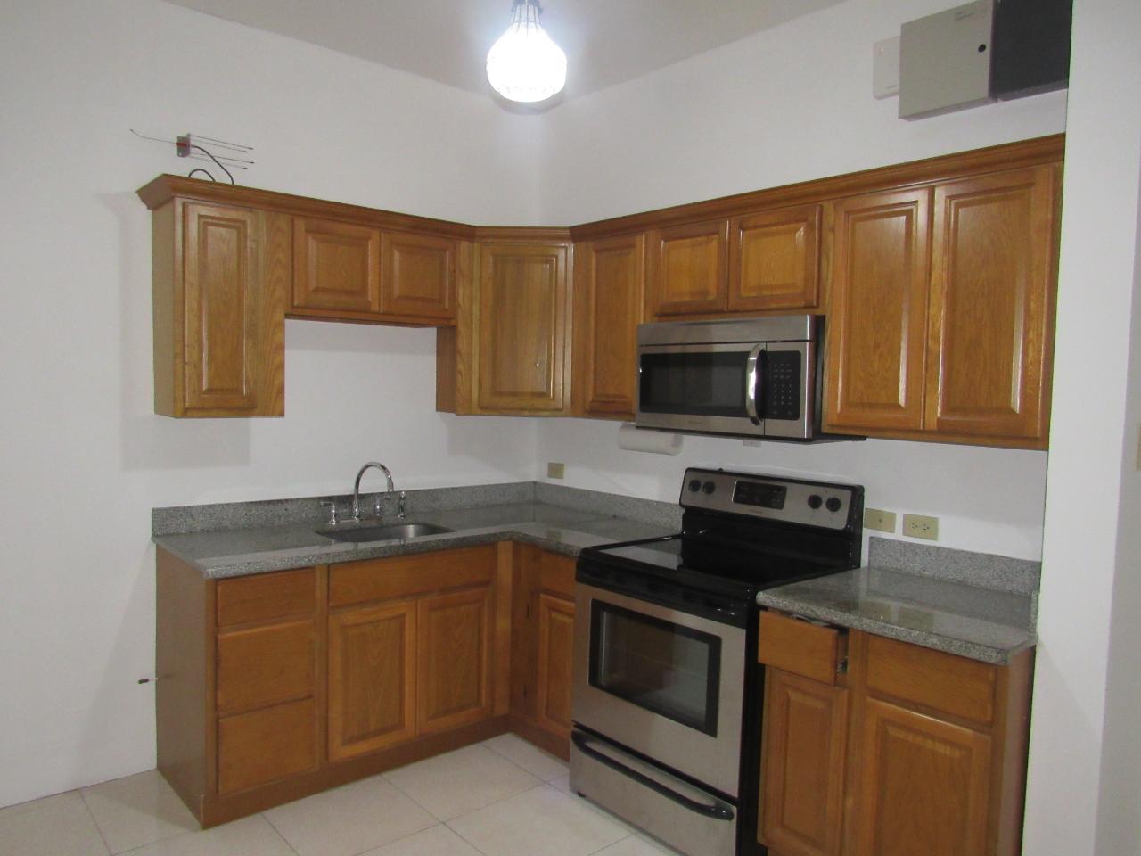 8 Hamlet Crescent 3