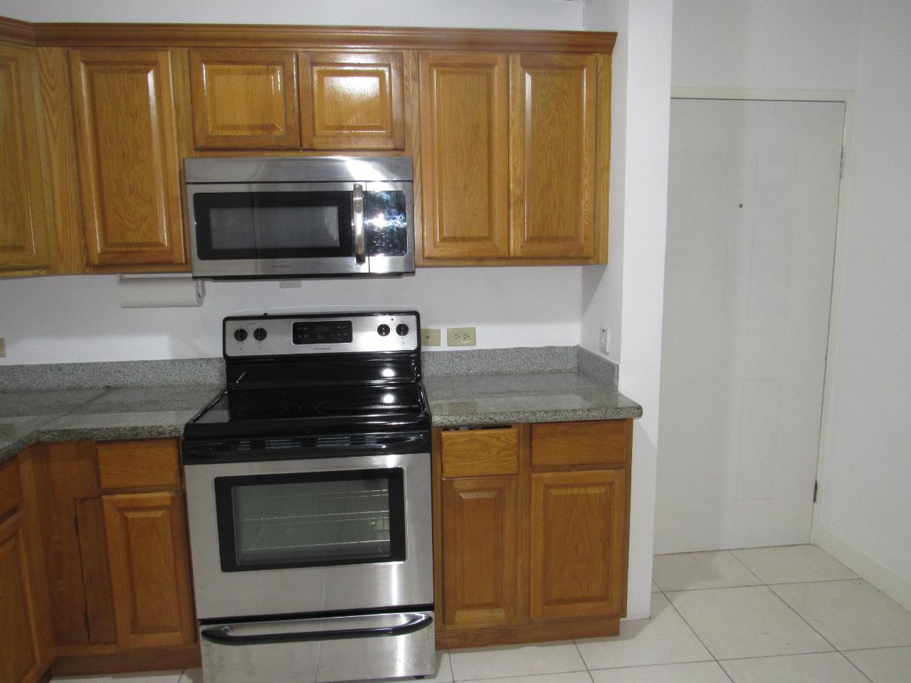 8 Hamlet Crescent 3