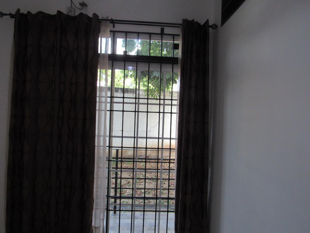 8 Hamlet Crescent 3