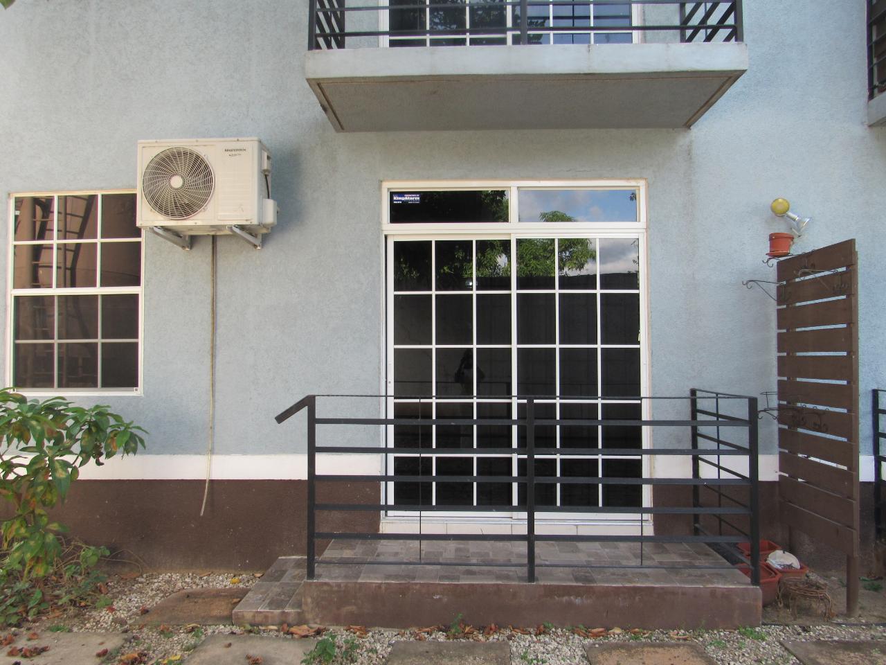 8 Hamlet Crescent 3