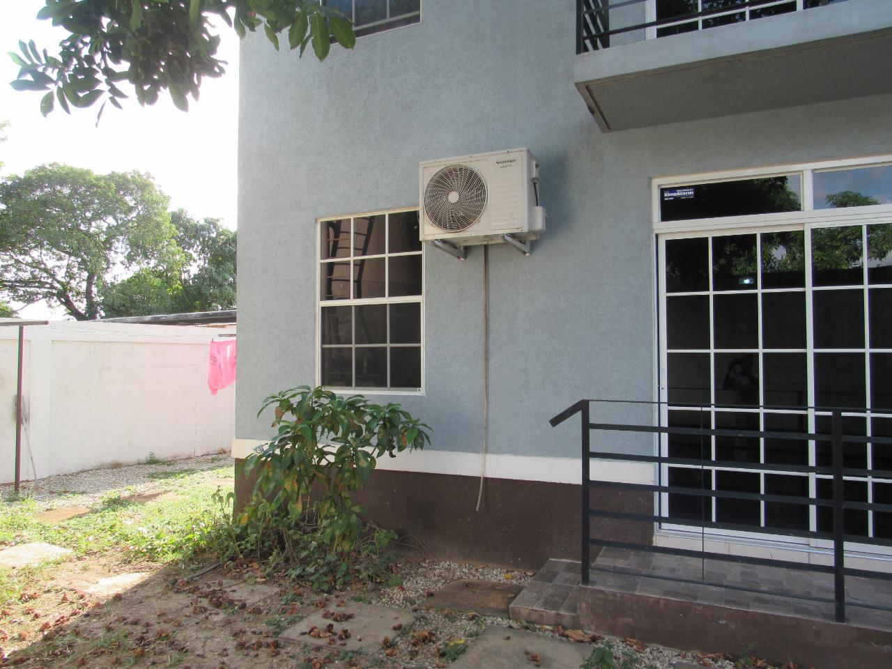 8 Hamlet Crescent 3