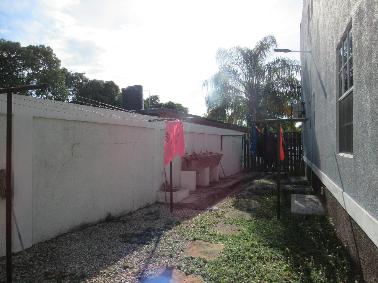 8 Hamlet Crescent 3