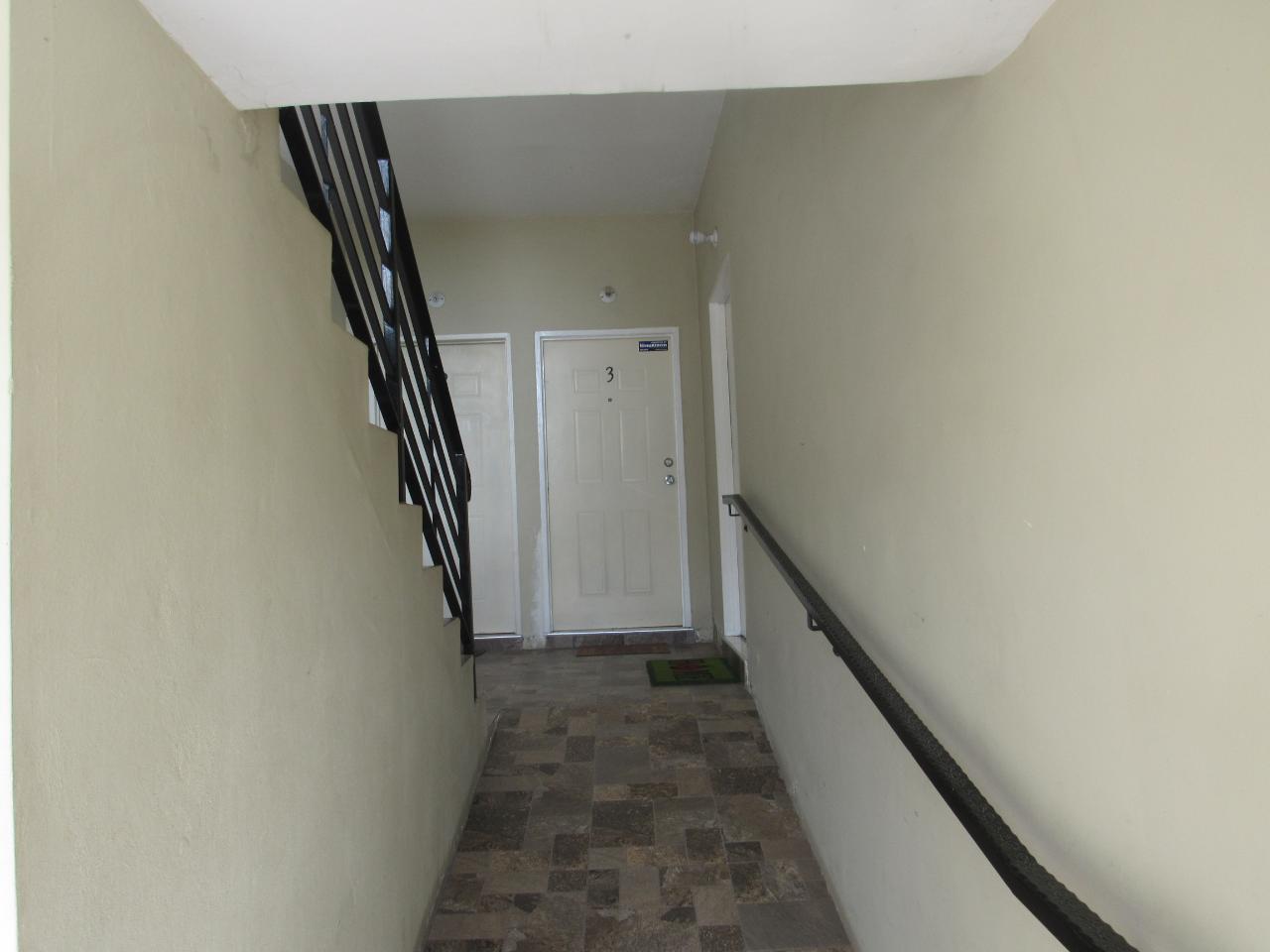 8 Hamlet Crescent 3