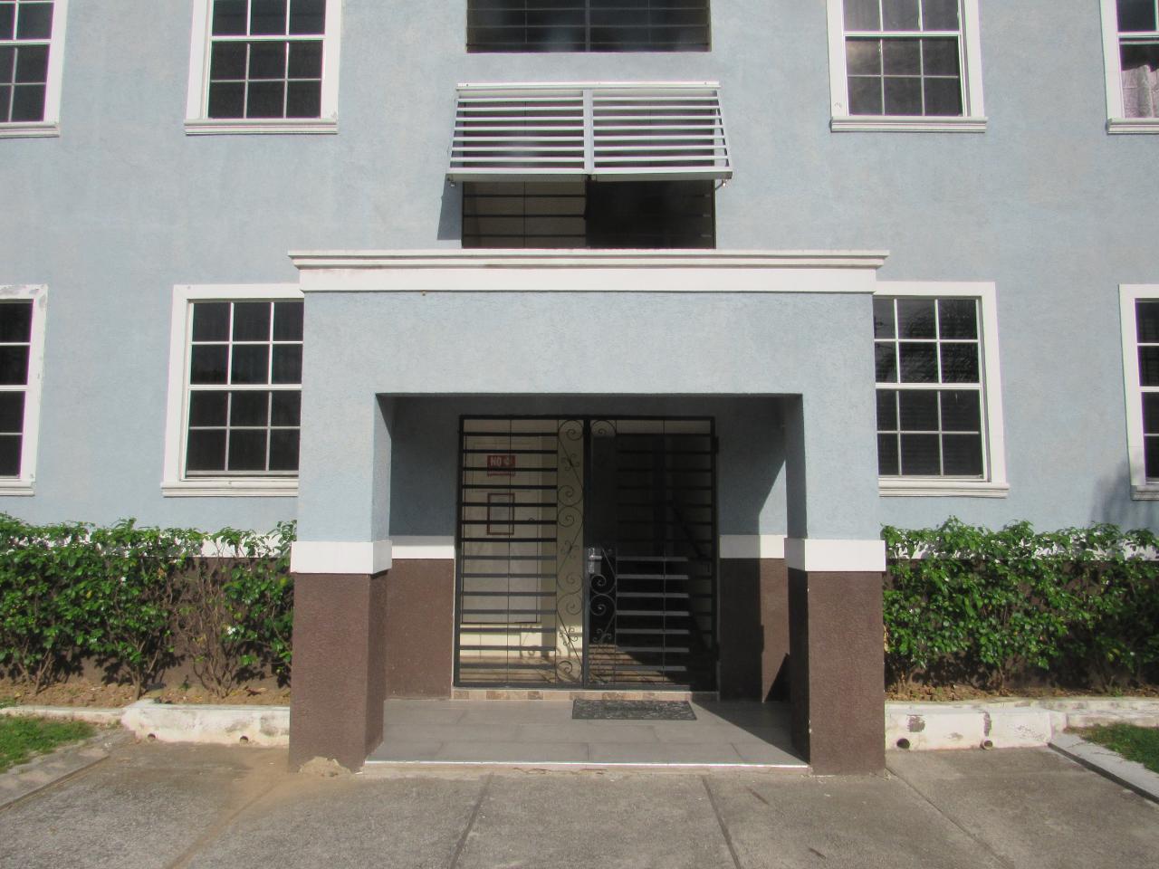 8 Hamlet Crescent 3