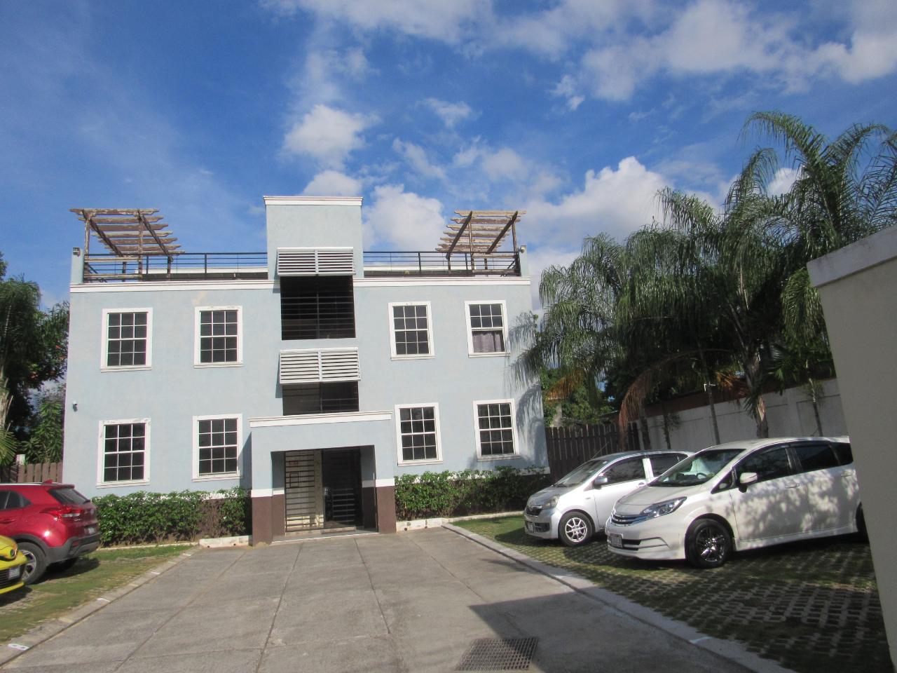 8 Hamlet Crescent 3