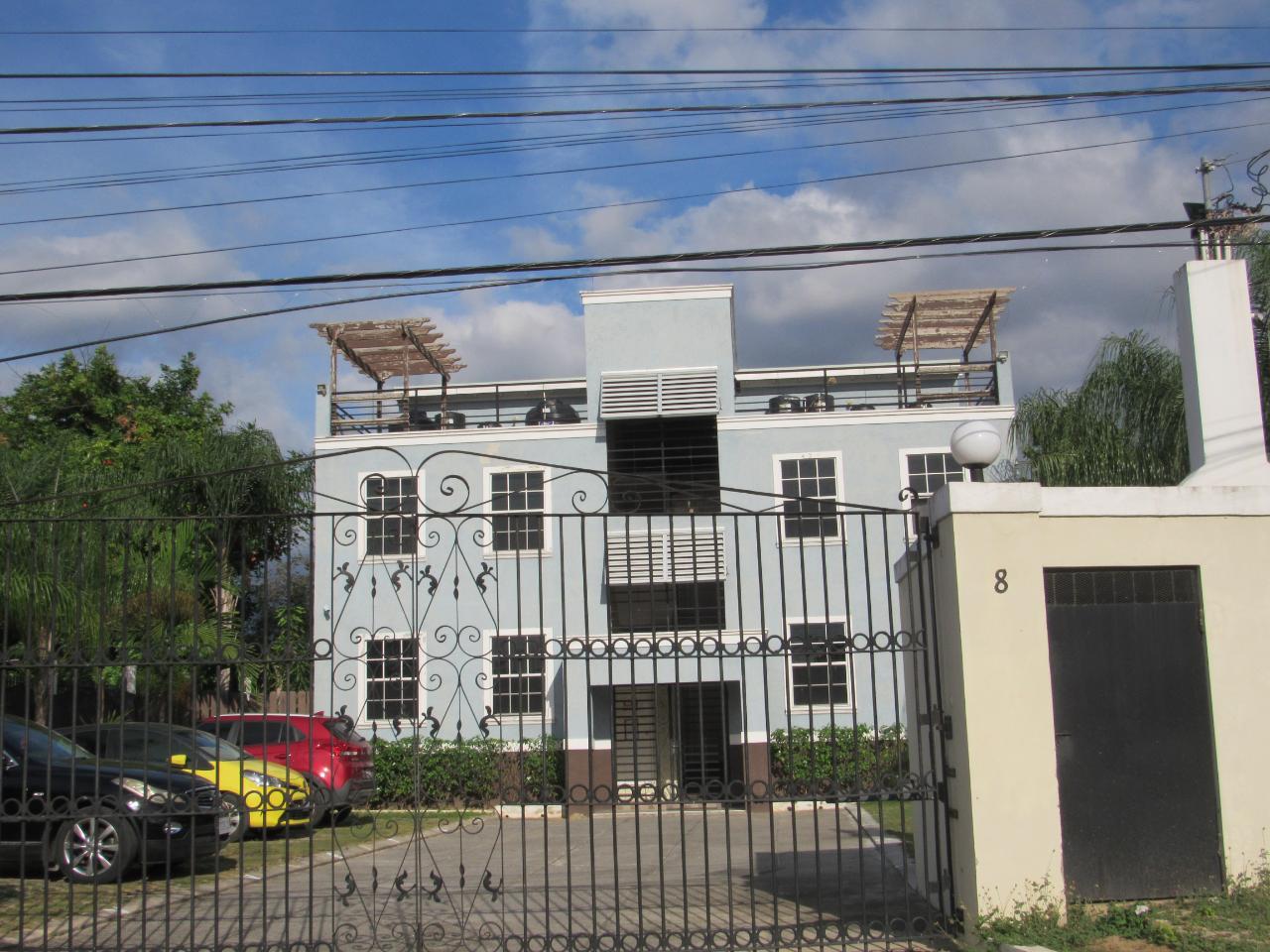 8 Hamlet Crescent 2
