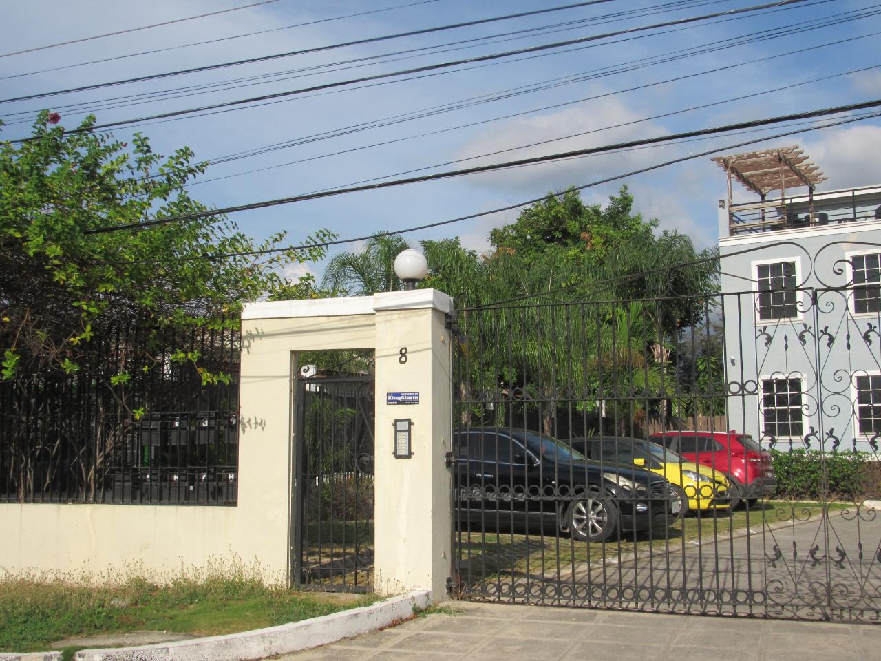 8 Hamlet Crescent 2