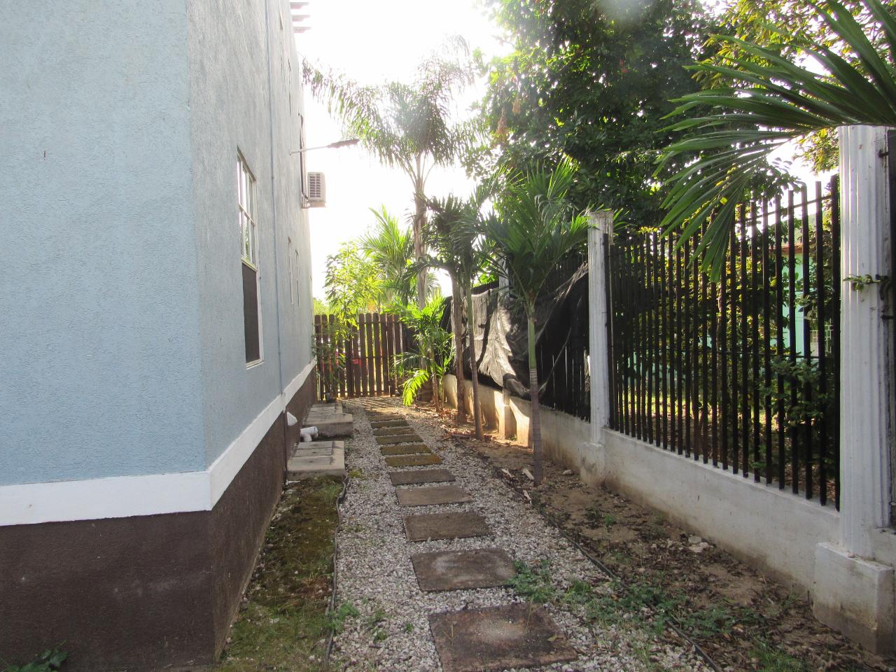 8 Hamlet Crescent 2