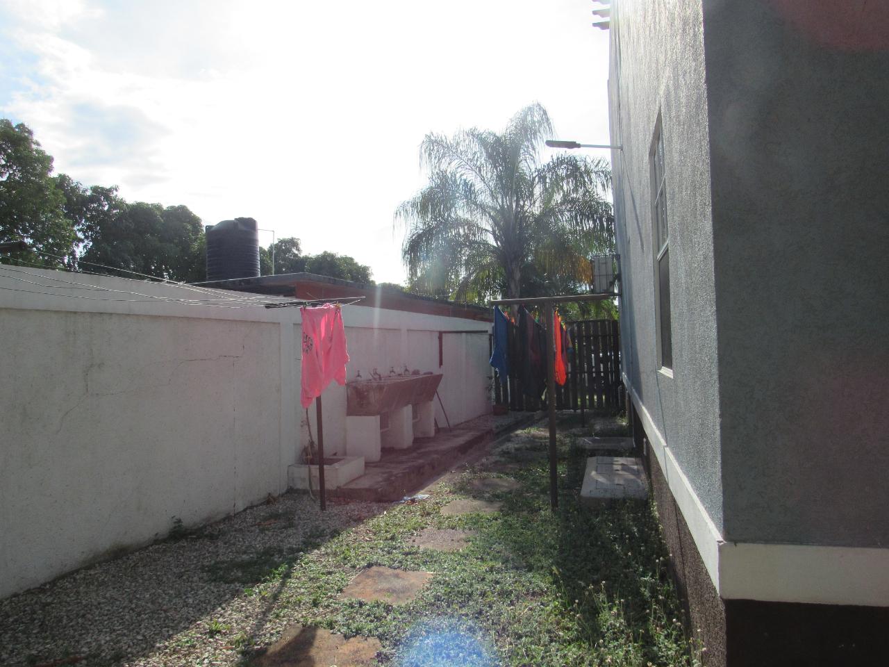 8 Hamlet Crescent 2